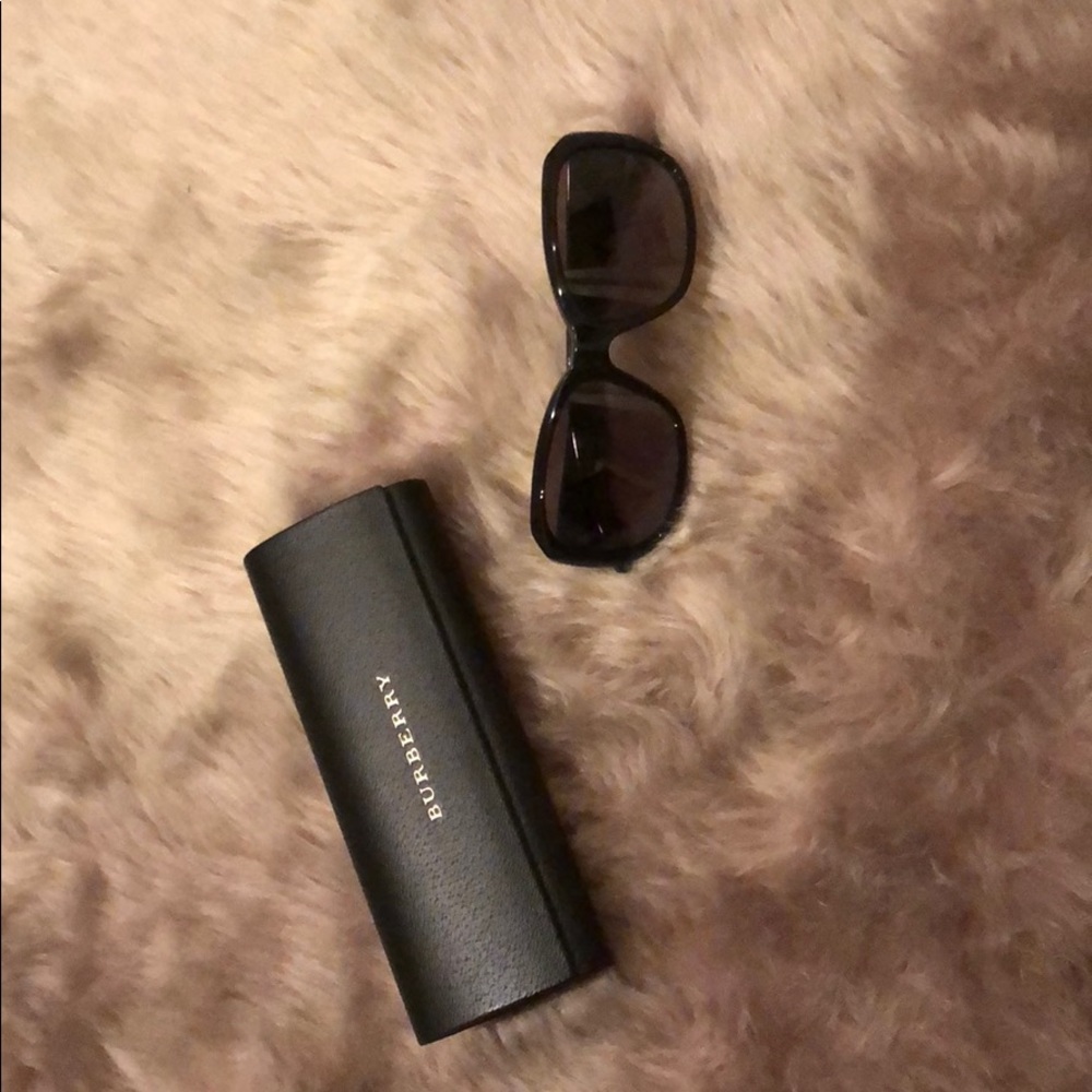 Women’s authentic Burberry sunglasses